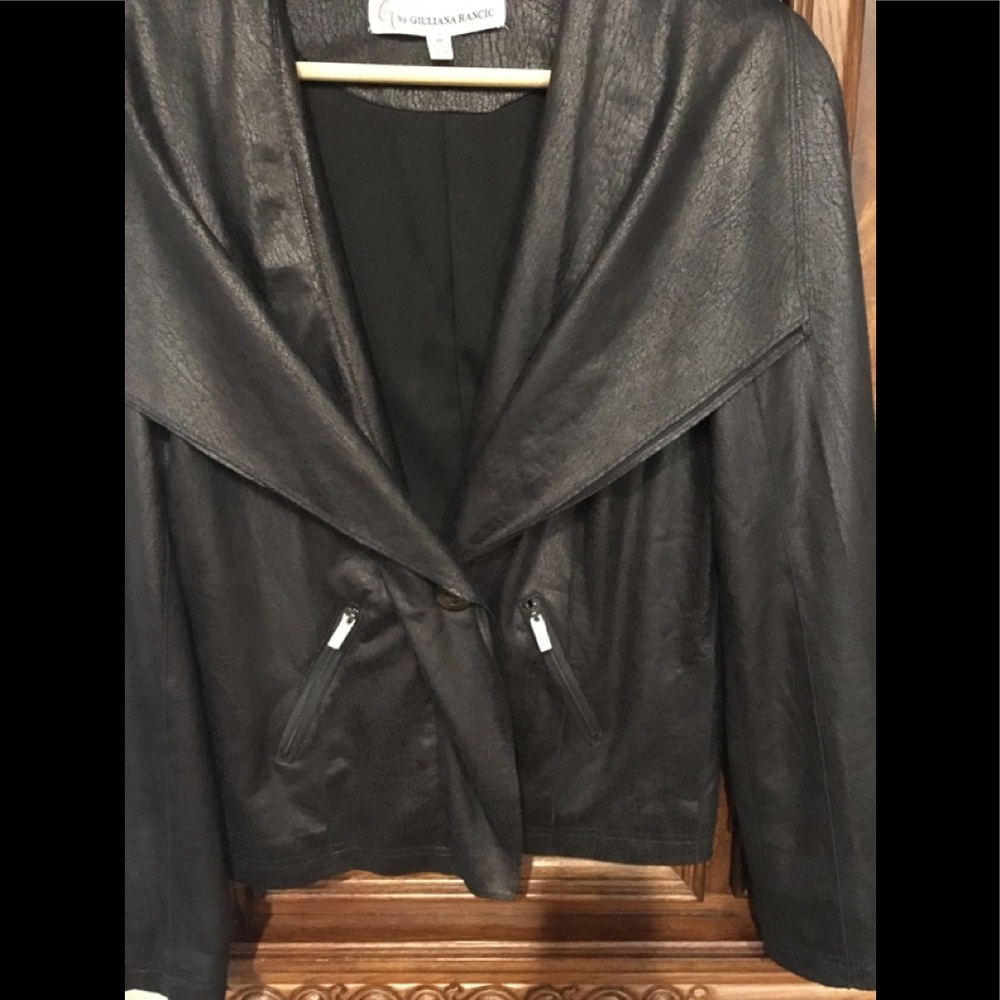 G by Giuliana Rancic size medium. Drape collar
